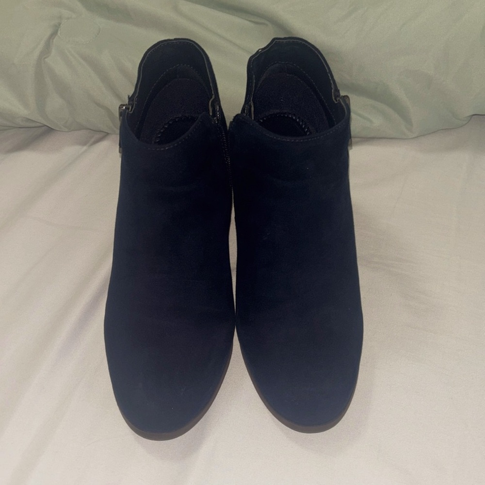 Never worn Style & Co. Navy suede bootie boots 7.5 wide